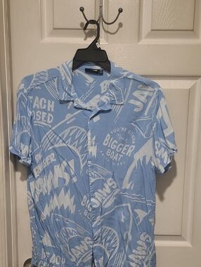 Light Blue Graphic Short Sleeve Button-Up Shirt Jaws